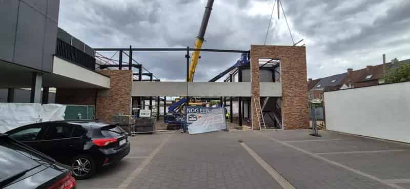 Multifunctioneel Commercieel Gebouw inclusief Parking