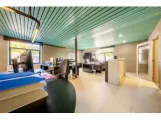 Kantoor te koop Libramont 402m²
