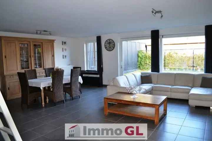 Appartement te koop 2 slaapkamers grote tuin carport