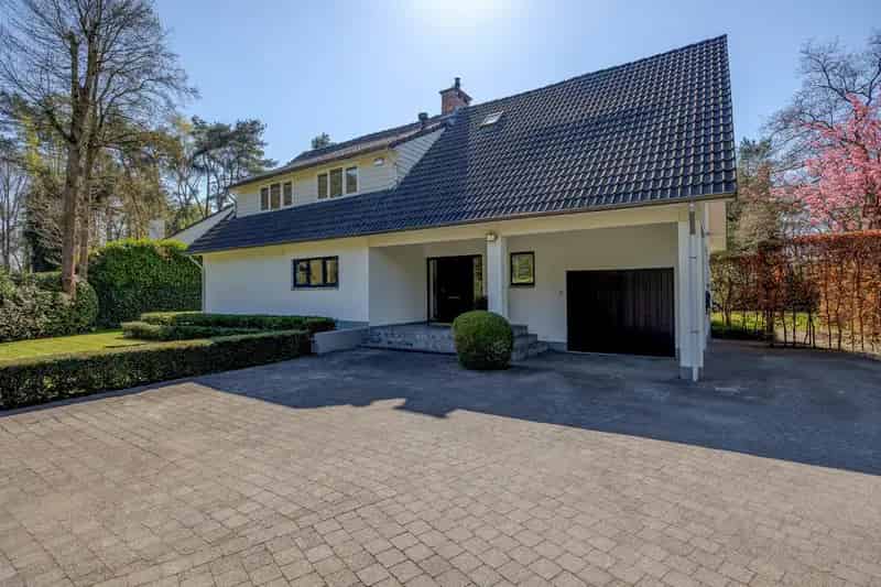 Koningshof Villa te Schoten: Instapklaar met 4 slaapkamers en Zuidwest tuin