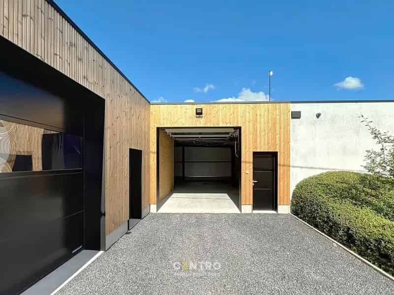 Nieuwbouw OPSLAGPLAATS (± 85m²)  met sanitair te Ingelmunster. Onmiddellijk beschikbaar!