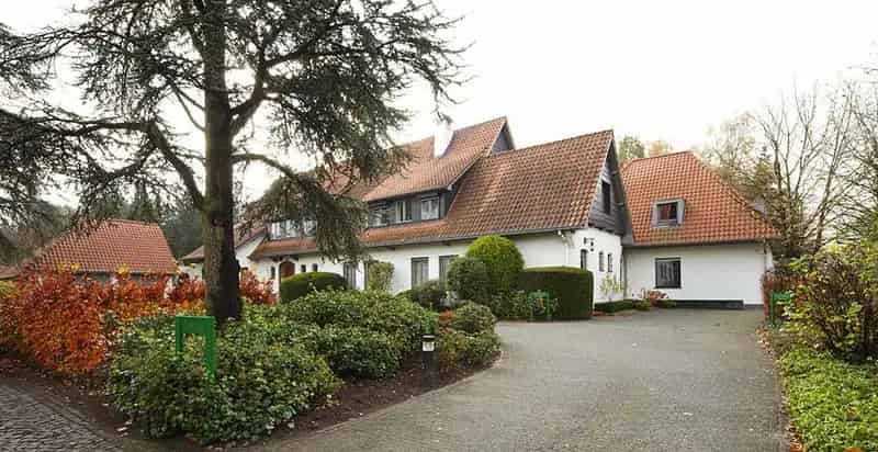 Servicekantoor te Retie: 430m² Kantoorruimte met Woning