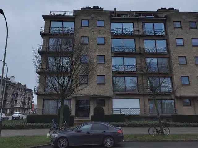 Te koop appartement in Krijgslaan met 2 slaapkamers en lift