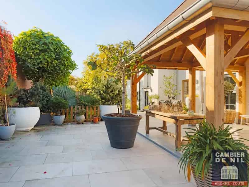Huis te koop: BEN-villa 900m² met bijgebouw