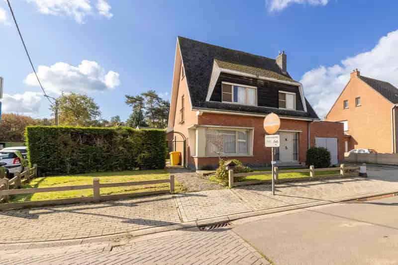 Te renoveren OB met 3/4 slaapkamers op een grond van 714m²