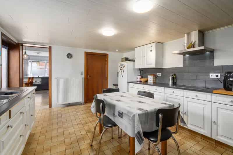 Instapklare Halfopen Bebouwing 4 Slaapkamers Tuin