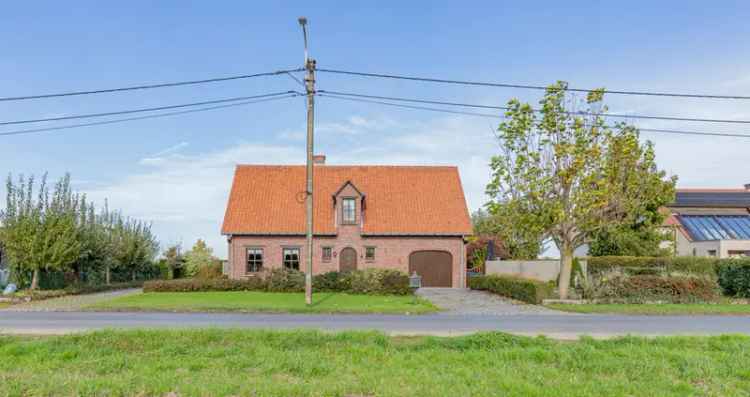 Huis te koop in OORDEGEM met statige open bebouwing en groot perceel