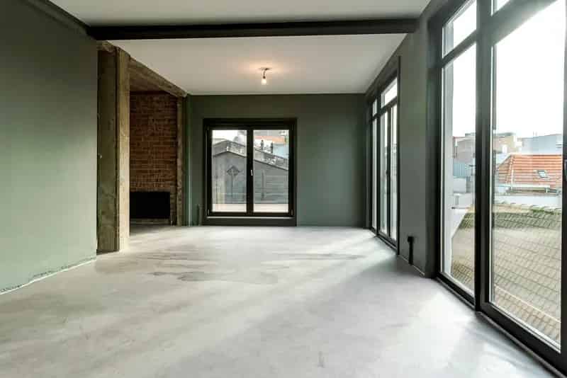 Volledig Aanbod: Ruime woning met diverse voorzieningen