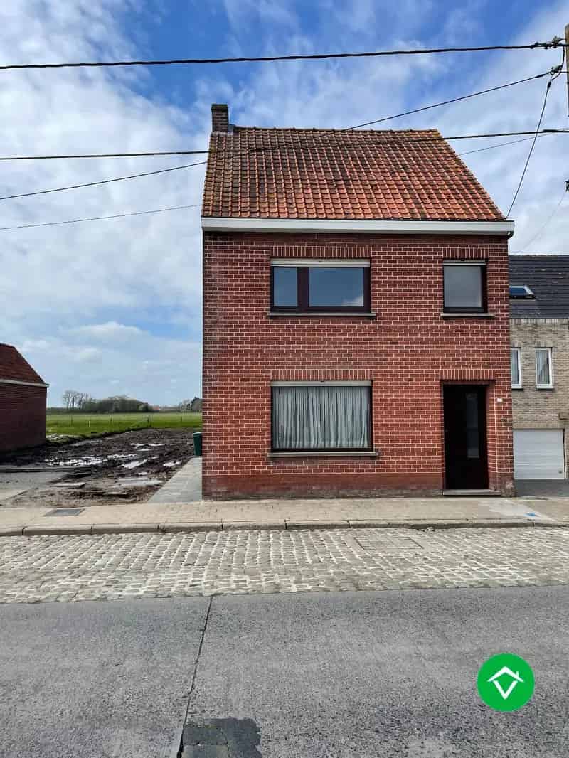 Huis te koop Bovekerke: Opgefriste woning met tuin