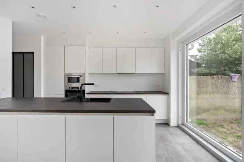 Gerenoveerde 3 Slaapkamer Eengezinswoning Zuidwest Tuin