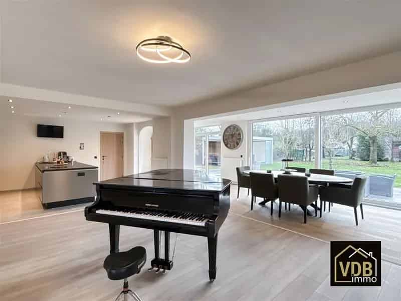 Huis te huur Dilsen: Ruime Villa met 4-5 slaapkamers en Jacuzzi