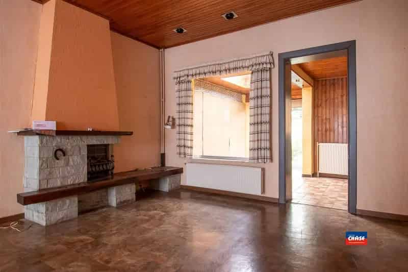 Rijwoning 2 slaapkamers te renoveren met tuin