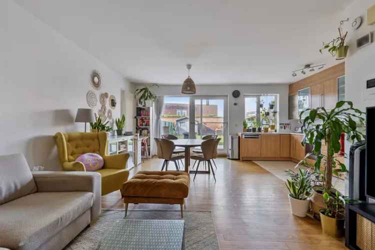 Gelijkvloers Appartement 2 slaapkamers Hoboken Tuin Kelder Garage