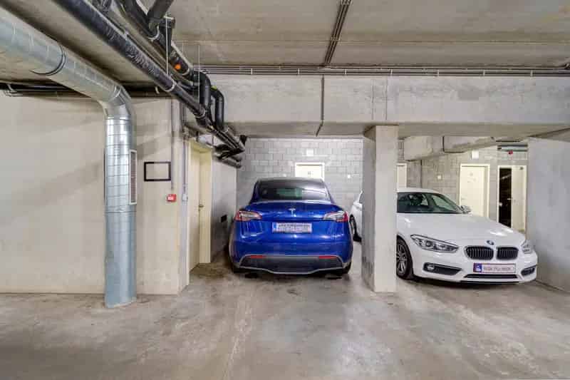 Garage te Huur Laeken Toplocatie Nabij Metro en Atomium