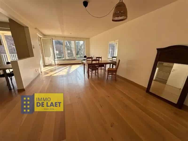 Appartement te koop Hemiksem - Rustig 2 slaapkamers, terras en parking