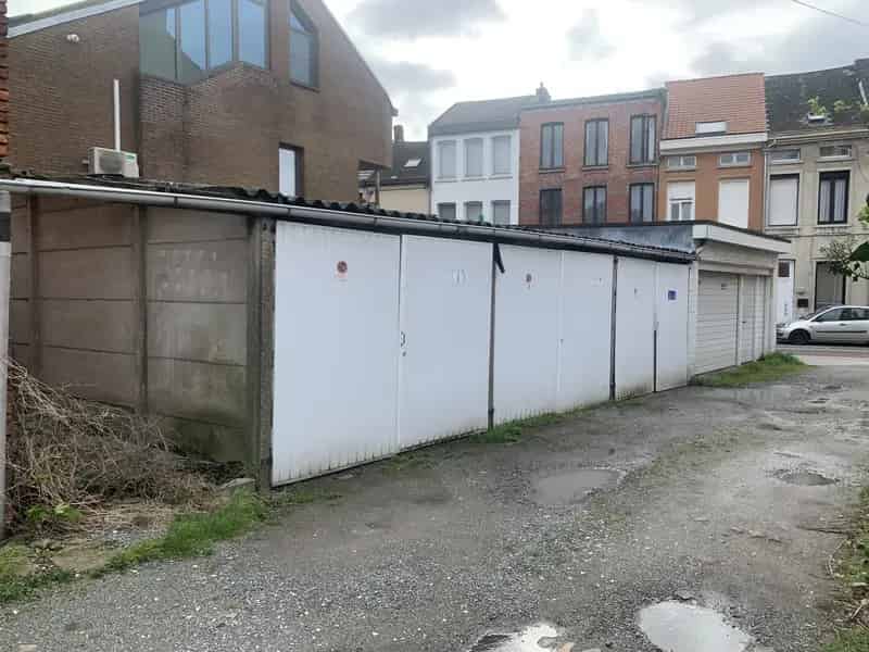 3 Garageboxen en Toonzaal te Koop Mechelen