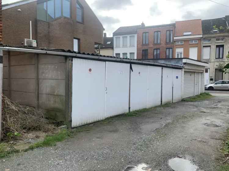 3 Garageboxen en Toonzaal te Koop Mechelen