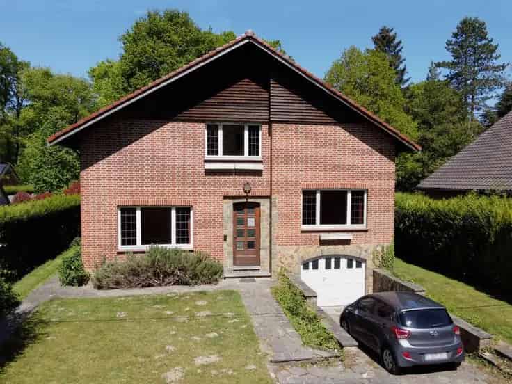 Huis Te Koop: Gelijkvloers en Verdieping met Kelder