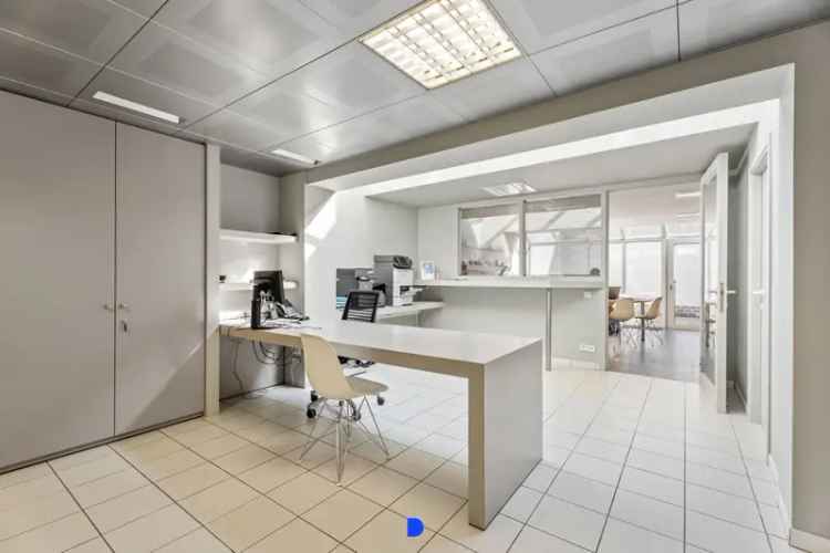 Instapklare Kantoorruimte met Appartement Centrum Meulebeke
