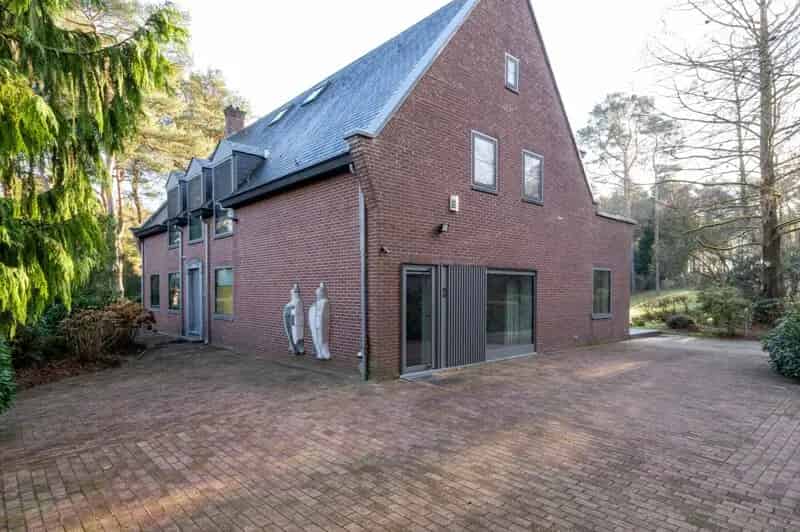 Multifunctionele Woning Diepenbeek 488m² 5 slaapkamers Wellness