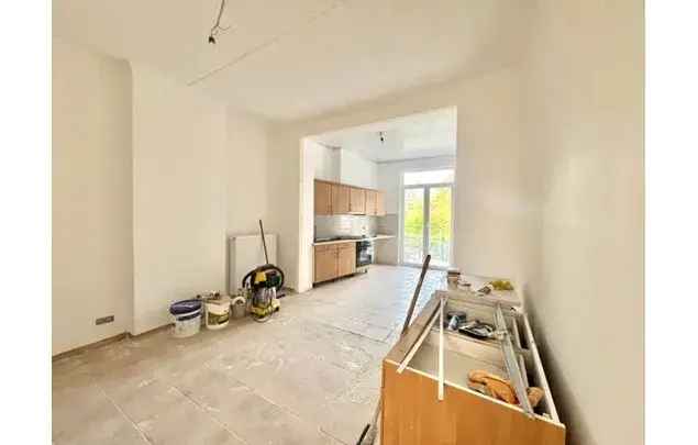 Huur 4 slaapkamer appartement van 170 m² in Charleroi