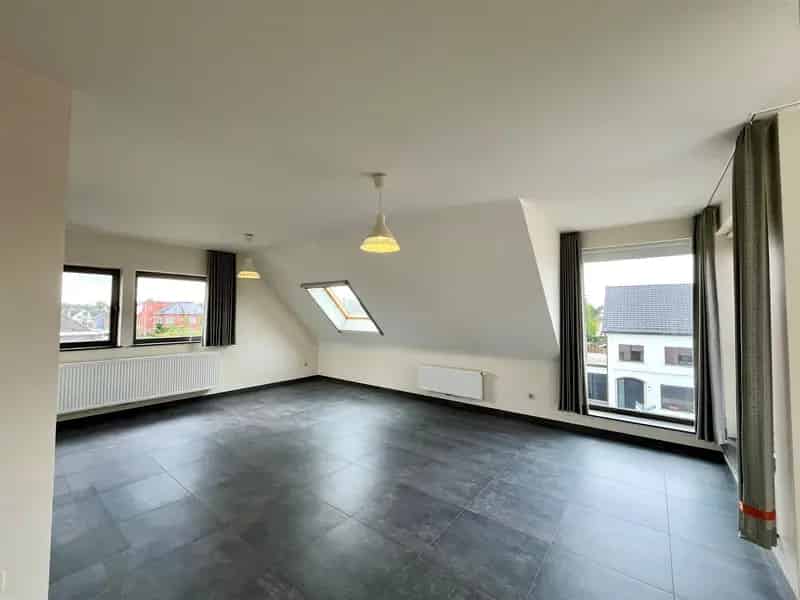 Ruim appartement met 2 slaapkamers met prachtig terras