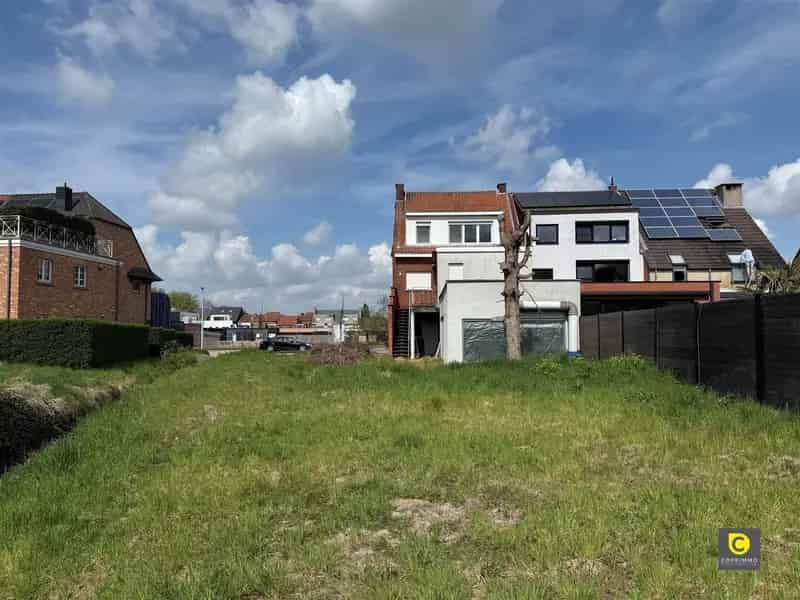 Te renoveren woning plus bouwgrond Aartselaar