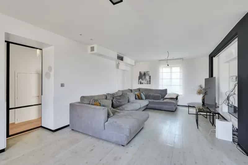 Ruime Moderne Loft 3 Slaapkamers Bilzen