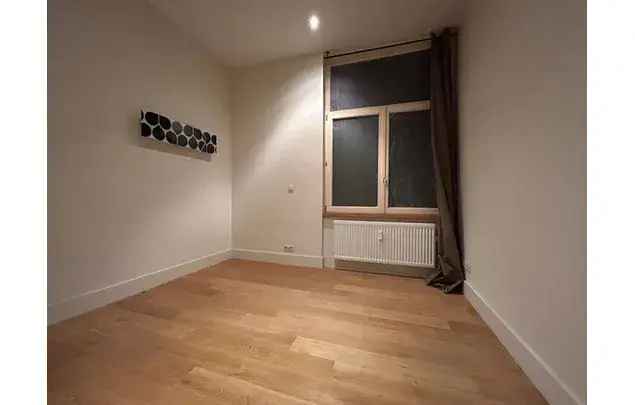 Huur 2 slaapkamer appartement van 112 m² in Brussels