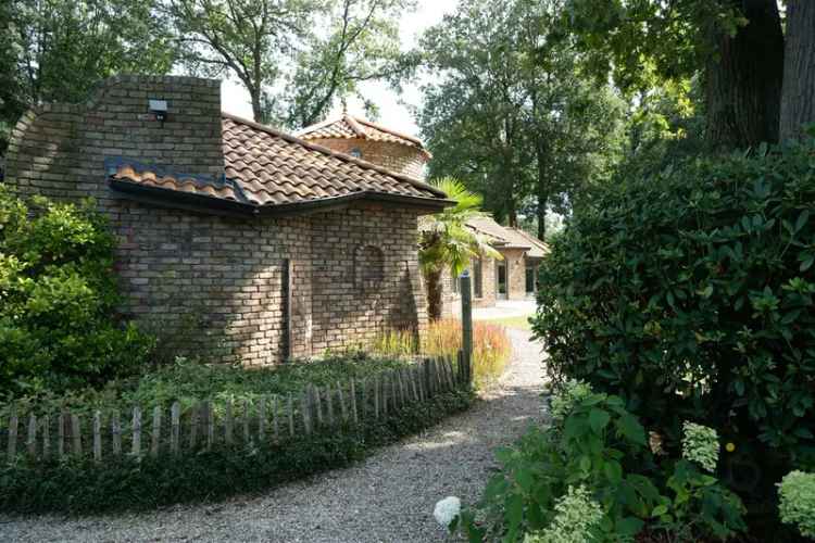 Grotendeels gelijkvloerse villa in doodlopende straat!