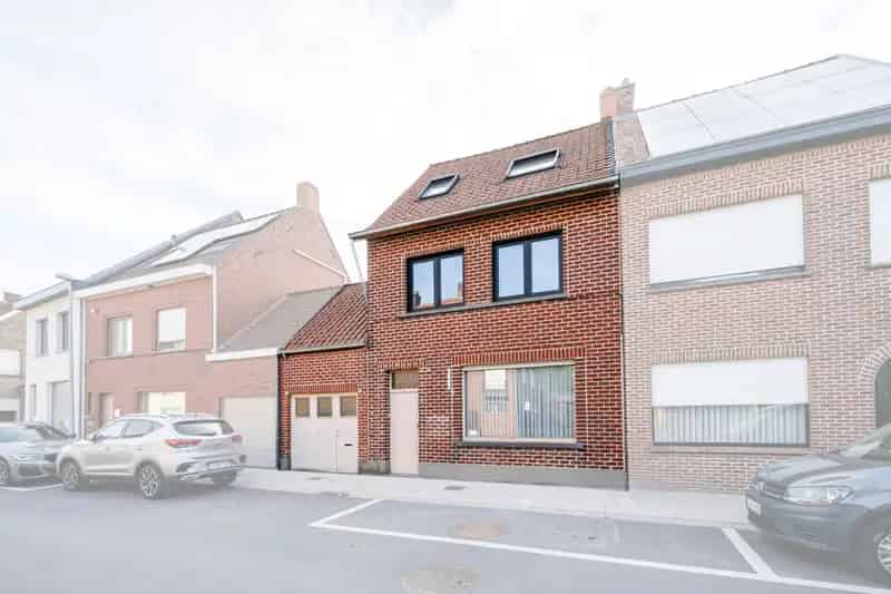 Huis te huur: Af te werken woning met garage en grote tuin