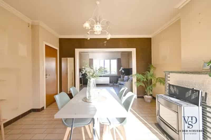 Huis te koop in Asper: Ruime woning met vernieuwd dak