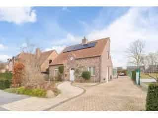 Huis te huur Neeroeteren - 4 slaapkamers, tuin, garage