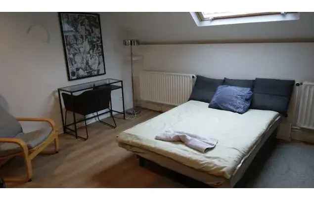 Huur 1 slaapkamer appartement van 700 m² in Brussels