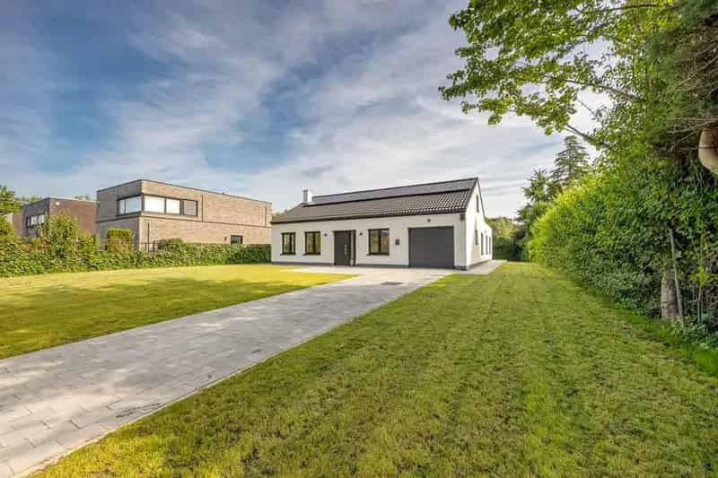 Gerenoveerde Villa te Koop Antwerpen Ruime Tuin Zonnepanelen
