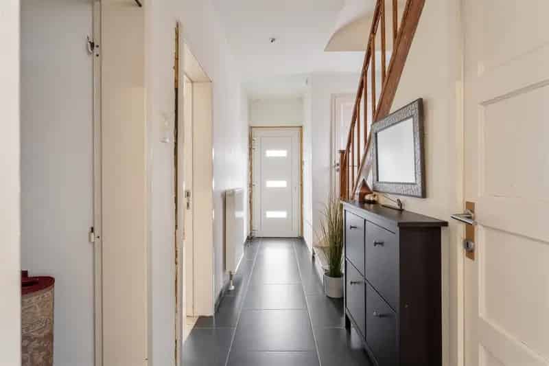 Gezellige HOB Genk 3 slaapkamers Tuin Kelder Te Huur