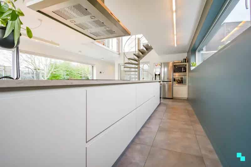 Moderne woning met zwembad te Izegem