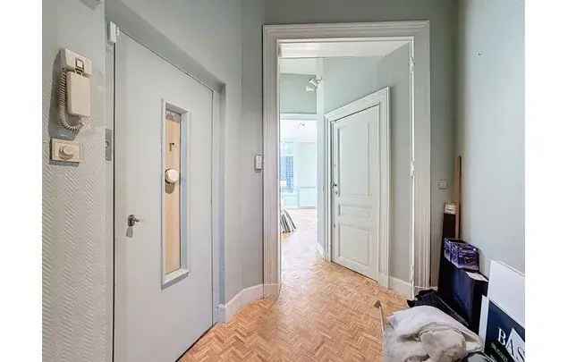 Huur 2 slaapkamer appartement van 160 m² in Brussels