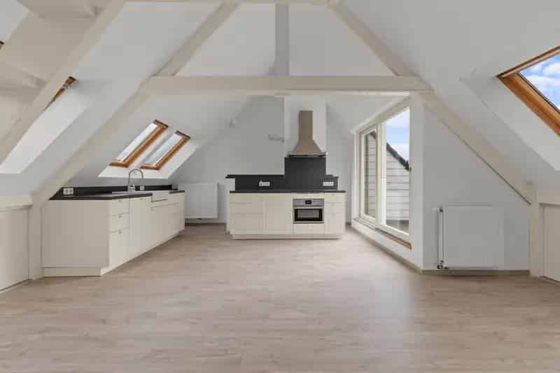 Huis te koop: Ruime woning 244m2 met appartementen en kantoor