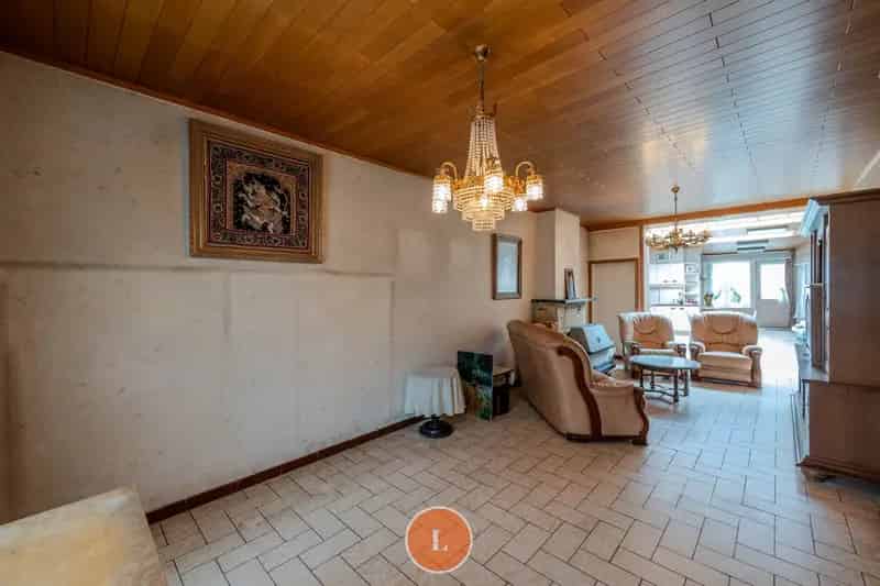 Huis te huur Izegem: 3 slaapkamers, grote tuin, renovatieproject