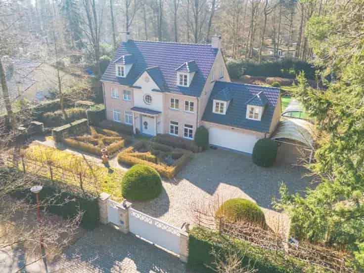Huis Te Koop Kalmthout: Instapklare woning met 3 slaapkamers en garage