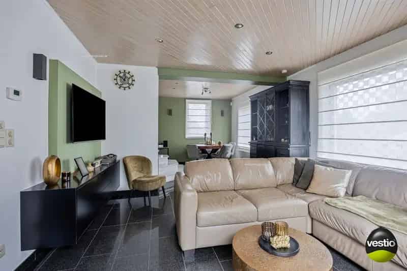 Woning te koop Bilzen-Hoeselt: 3 slaapkamers, zwembad en polyvalent bijgebouw