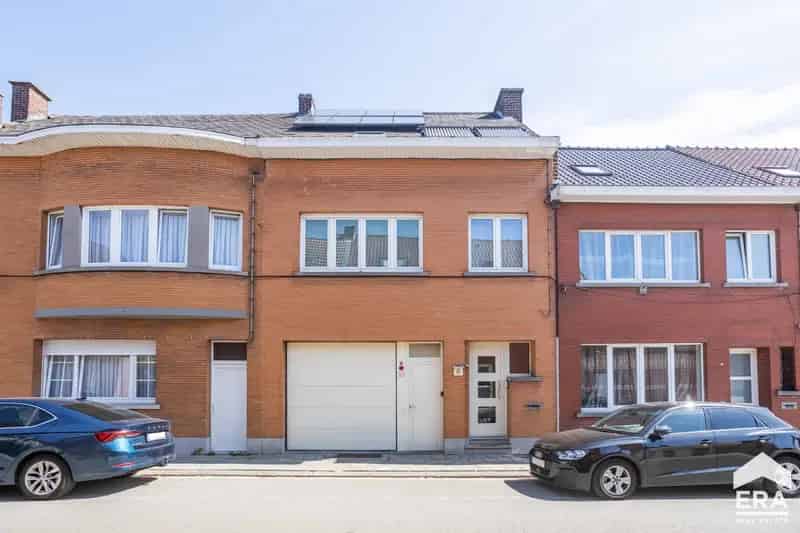 Huis te koop Denderleeuw: 5 slaapkamers, 3 badkamers, garage, tuin