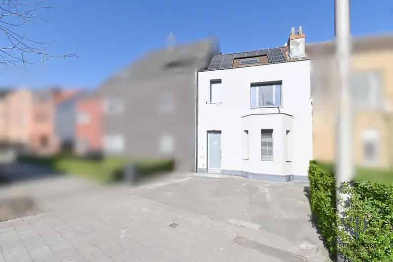 Instapklare woning 2 staanplaatsen