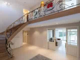 Villa te koop - 6 Suites, Zwembad, Jacuzzi en 4 Garages
