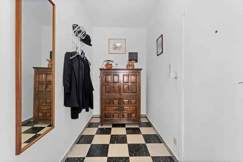 3 Slaapkamer Appartement met Gesloten Garage Toplocatie