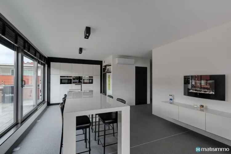 LUXUEUS VOORZIEN PENTHOUSE MET MODERN INTERIEUR EN ZEER RUIM TERRAS IN CENTRUM KORTESSEM