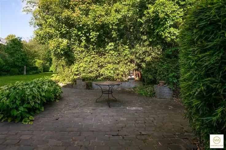 Huis Te Koop: Op te frissen villa 230m² met tuin 915m²