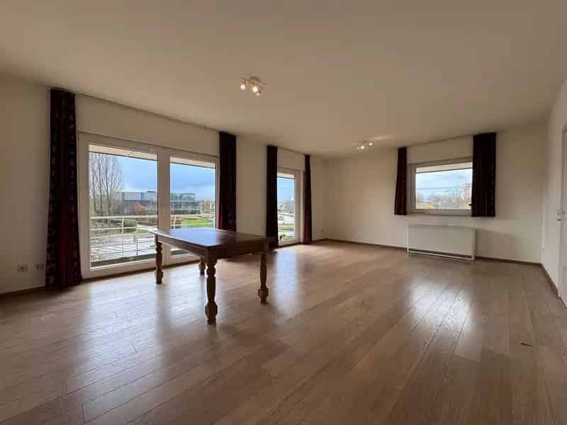 Appartement te koop: Lichtrijk appartement met 2 terrassen en garage