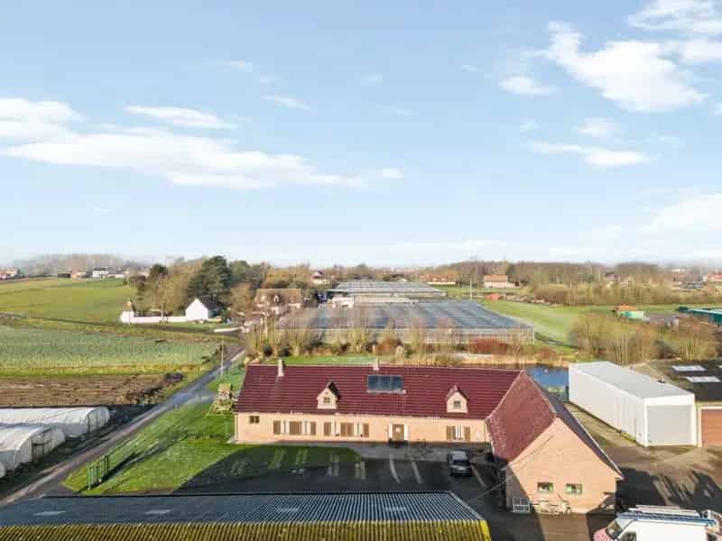 Landelijke Villa met Loodsen 9000m2